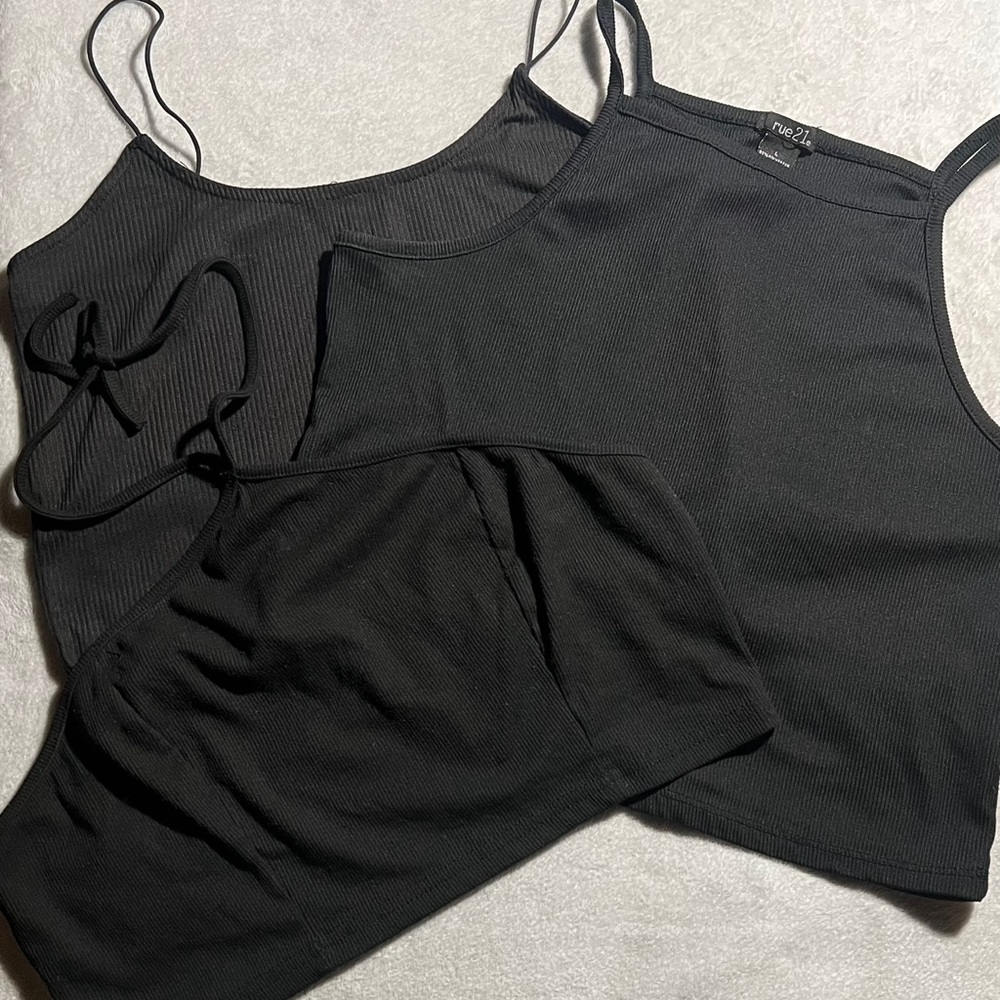 3x Black tank tops